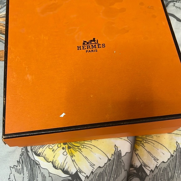 Silver H Buckle Black Leather Belt - Picture 3 of 5